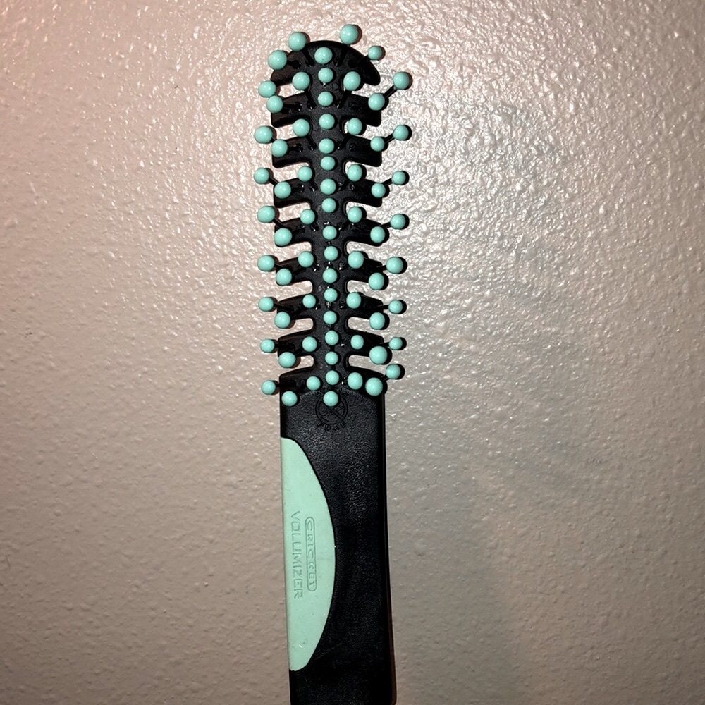Cricket Volume Brush